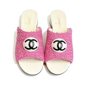 CHANEL Pointed Toe High Heel Pumps in Genuine Calfskin with Lambskin Lining and Italian Leather Sole