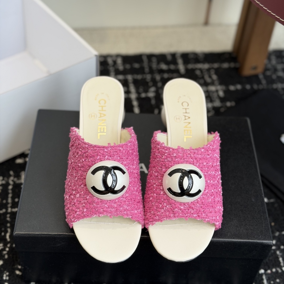 CHANEL Pointed Toe High Heel Pumps in Genuine Calfskin with Lambskin Lining and Italian Leather Sole