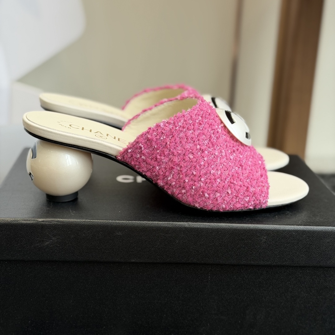 CHANEL Pointed Toe High Heel Pumps in Genuine Calfskin with Lambskin Lining and Italian Leather Sole