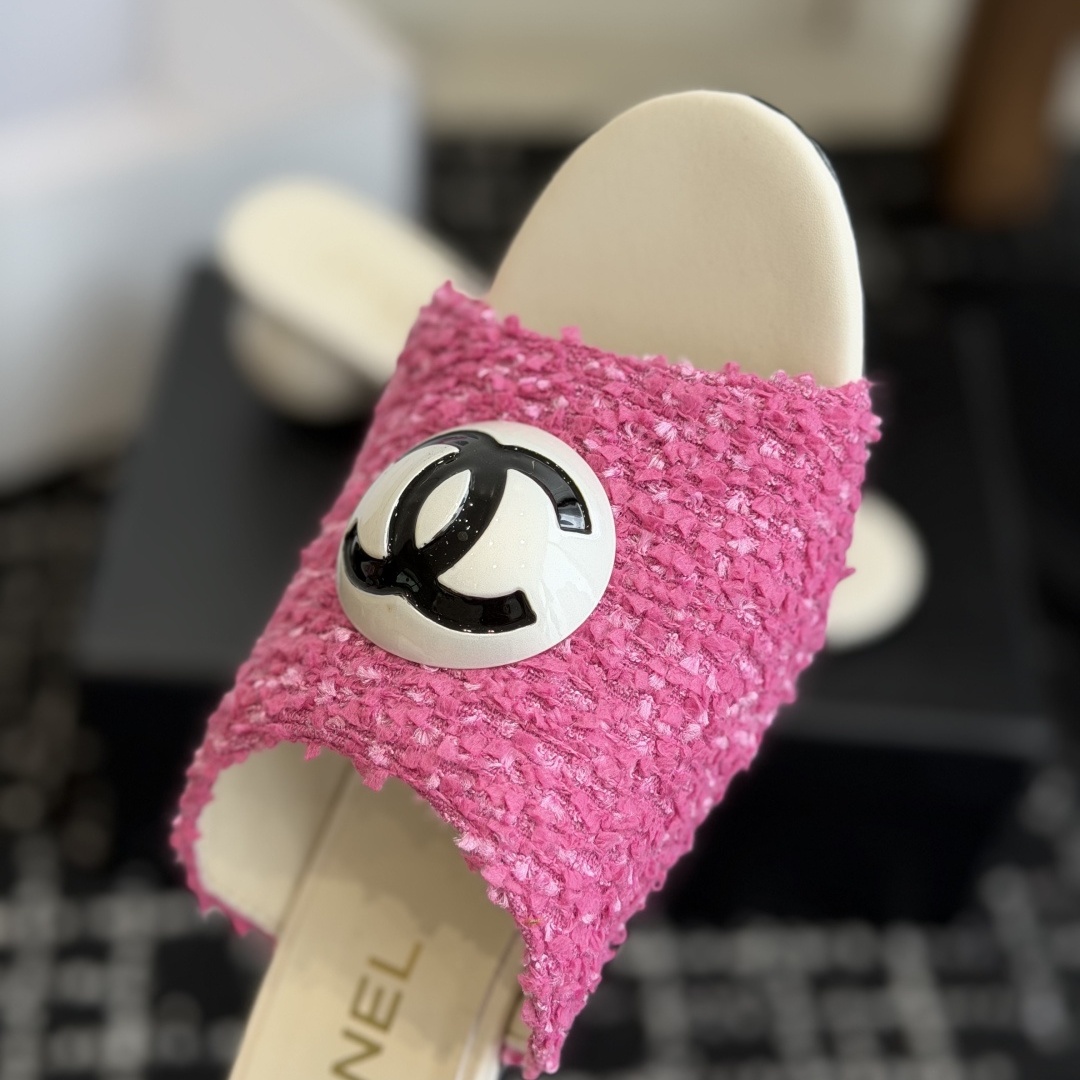CHANEL Pointed Toe High Heel Pumps in Genuine Calfskin with Lambskin Lining and Italian Leather Sole