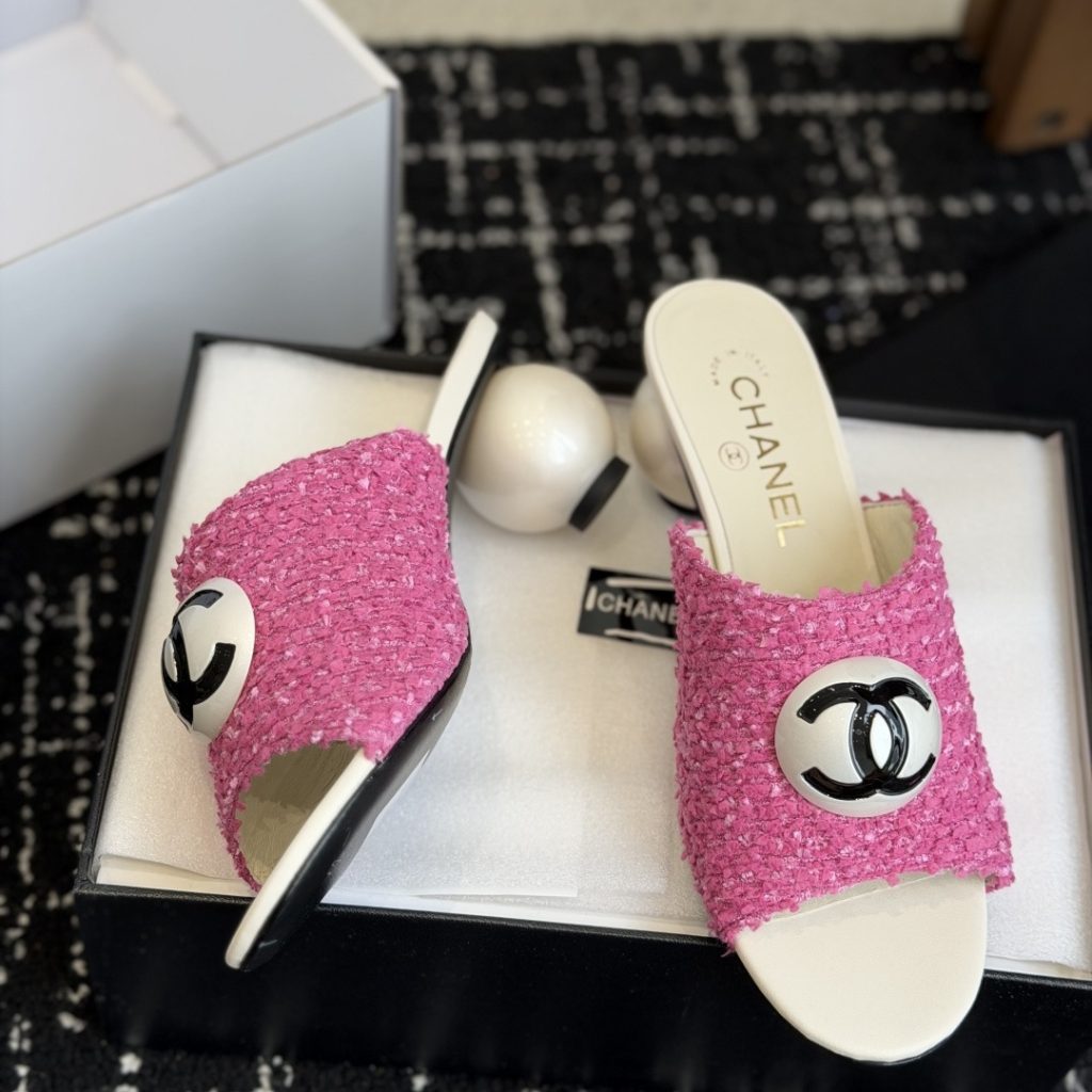 CHANEL Pointed Toe High Heel Pumps in Genuine Calfskin with Lambskin Lining and Italian Leather Sole