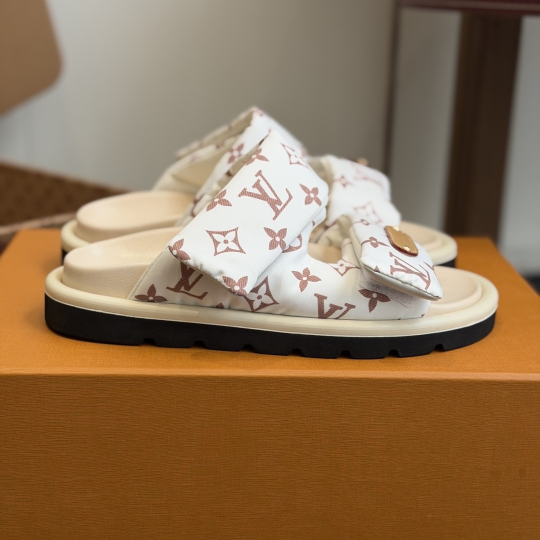 LOUIS VUITTON Flat Slide Sandals in Genuine Calfskin with Lambskin Lining and Italian Leather Sole