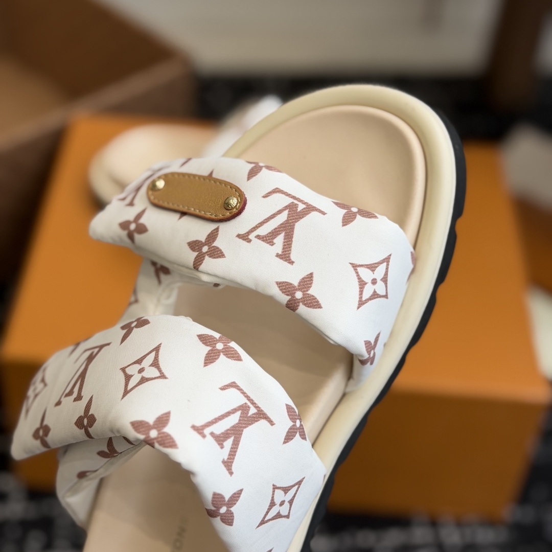 LOUIS VUITTON Flat Slide Sandals in Genuine Calfskin with Lambskin Lining and Italian Leather Sole