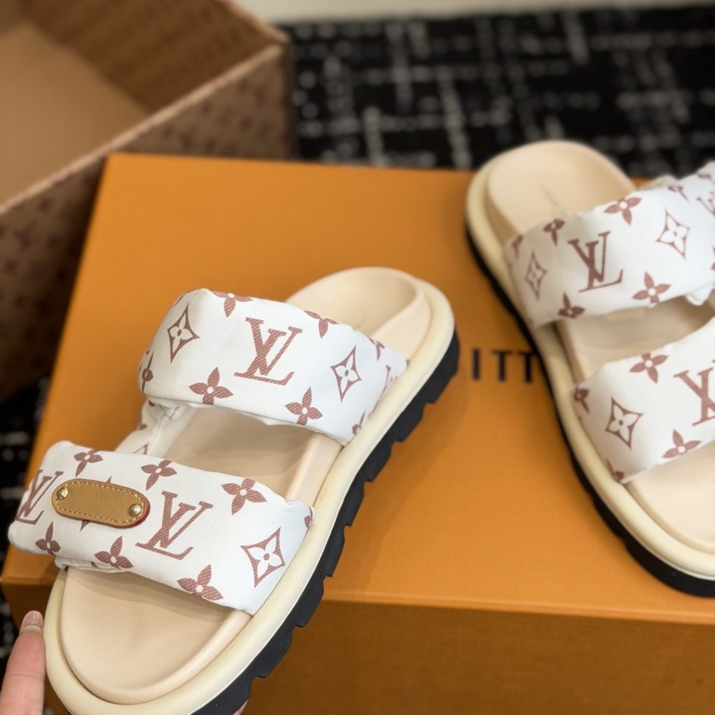 LOUIS VUITTON Flat Slide Sandals in Genuine Calfskin with Lambskin Lining and Italian Leather Sole