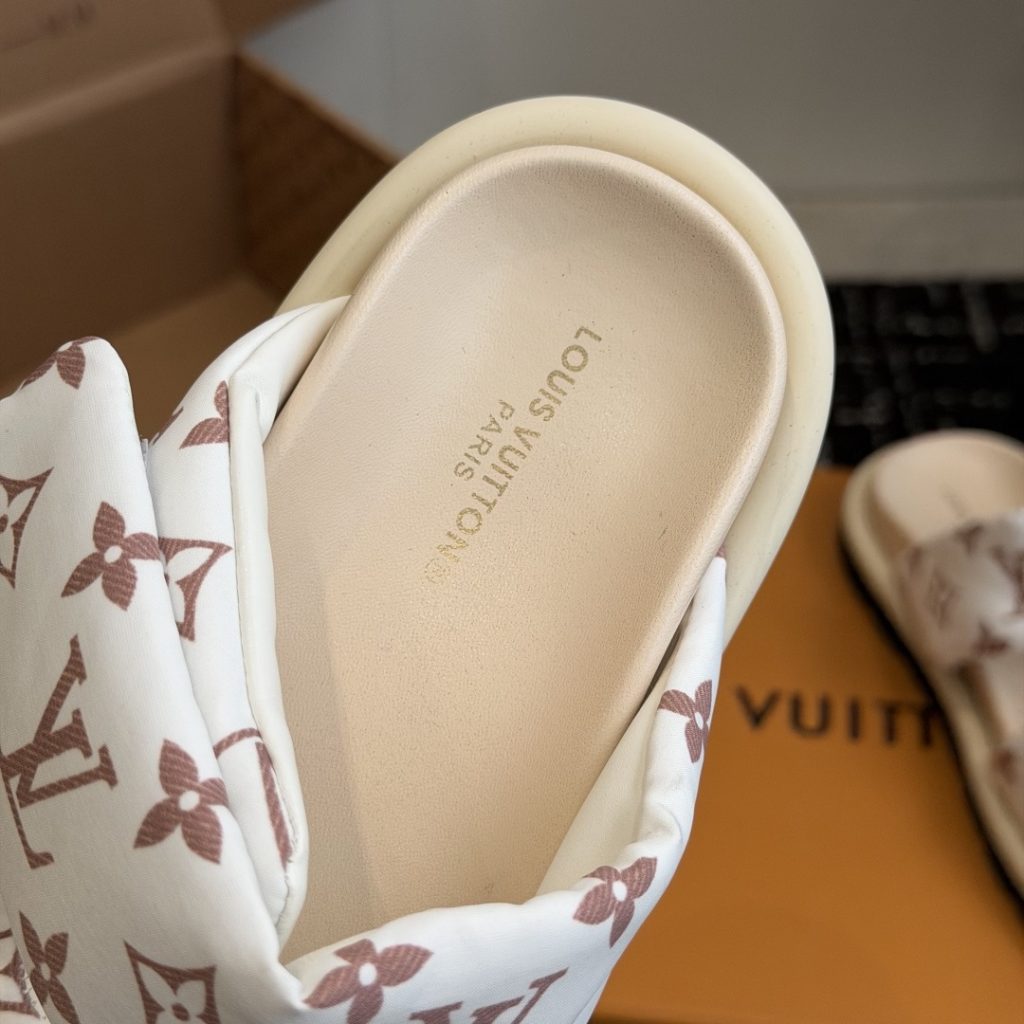 LOUIS VUITTON Flat Slide Sandals in Genuine Calfskin with Lambskin Lining and Italian Leather Sole