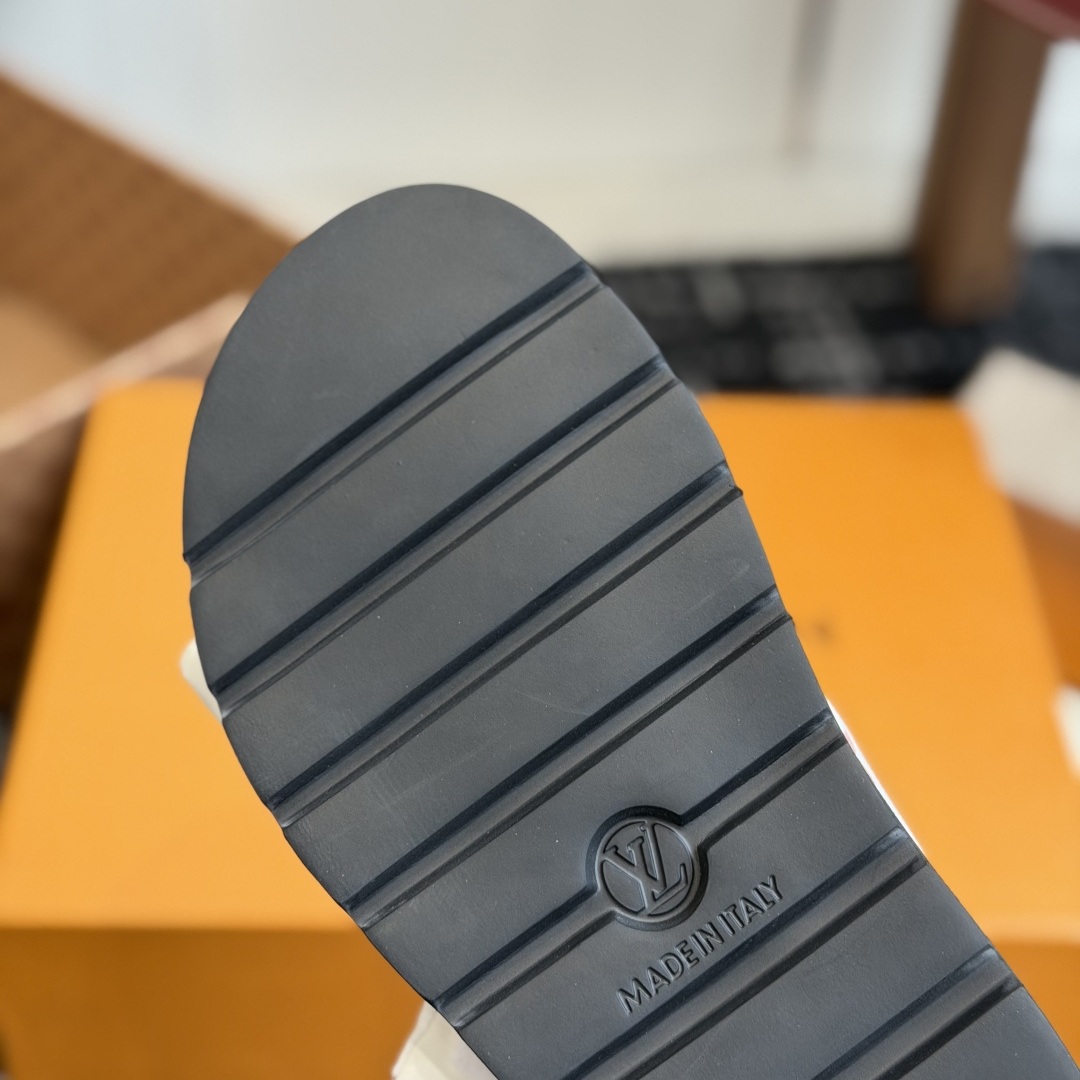 LOUIS VUITTON Flat Slide Sandals in Genuine Calfskin with Lambskin Lining and Italian Leather Sole