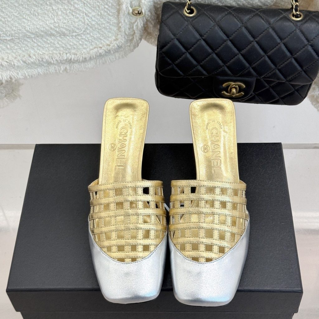 CHANEL Pointed Toe High Heel Pumps in Genuine Calfskin with Lambskin Lining and Italian Leather Sole