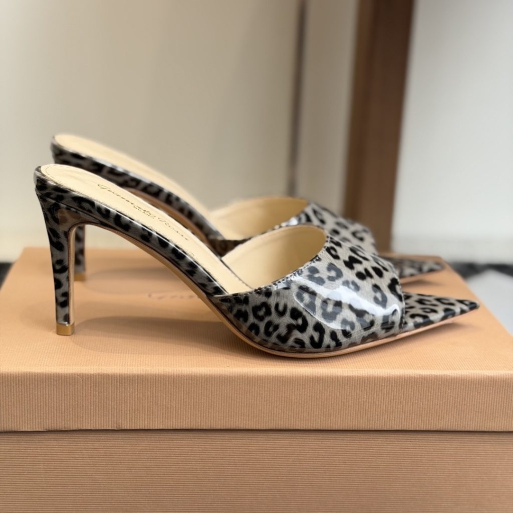GIANVITO ROSSI Flat Slide Sandals in Genuine Calfskin with Lambskin Lining and Italian Leather Sole
