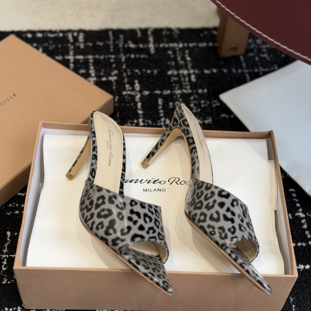 GIANVITO ROSSI Flat Slide Sandals in Genuine Calfskin with Lambskin Lining and Italian Leather Sole