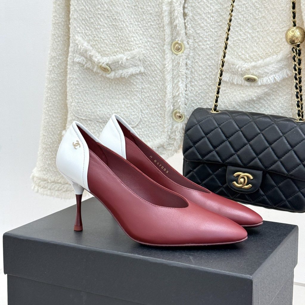 CHANEL Pointed Toe High Heel Pumps in Genuine Calfskin with Lambskin Lining and Italian Leather Sole