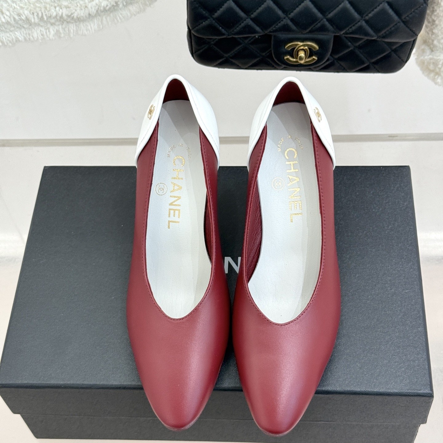 CHANEL Pointed Toe High Heel Pumps in Genuine Calfskin with Lambskin Lining and Italian Leather Sole