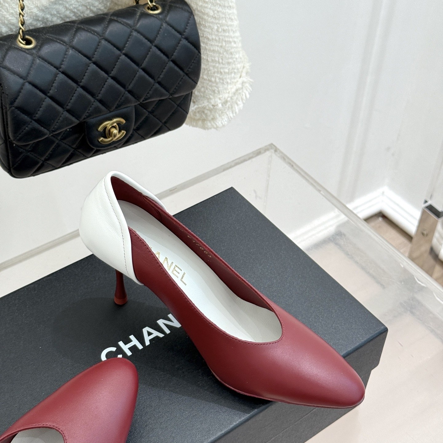 CHANEL Pointed Toe High Heel Pumps in Genuine Calfskin with Lambskin Lining and Italian Leather Sole