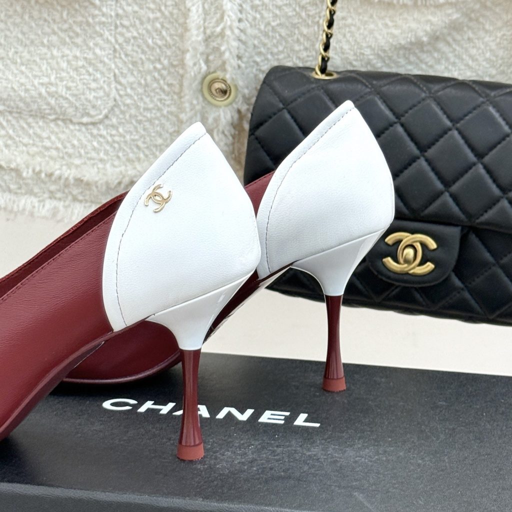 CHANEL Pointed Toe High Heel Pumps in Genuine Calfskin with Lambskin Lining and Italian Leather Sole
