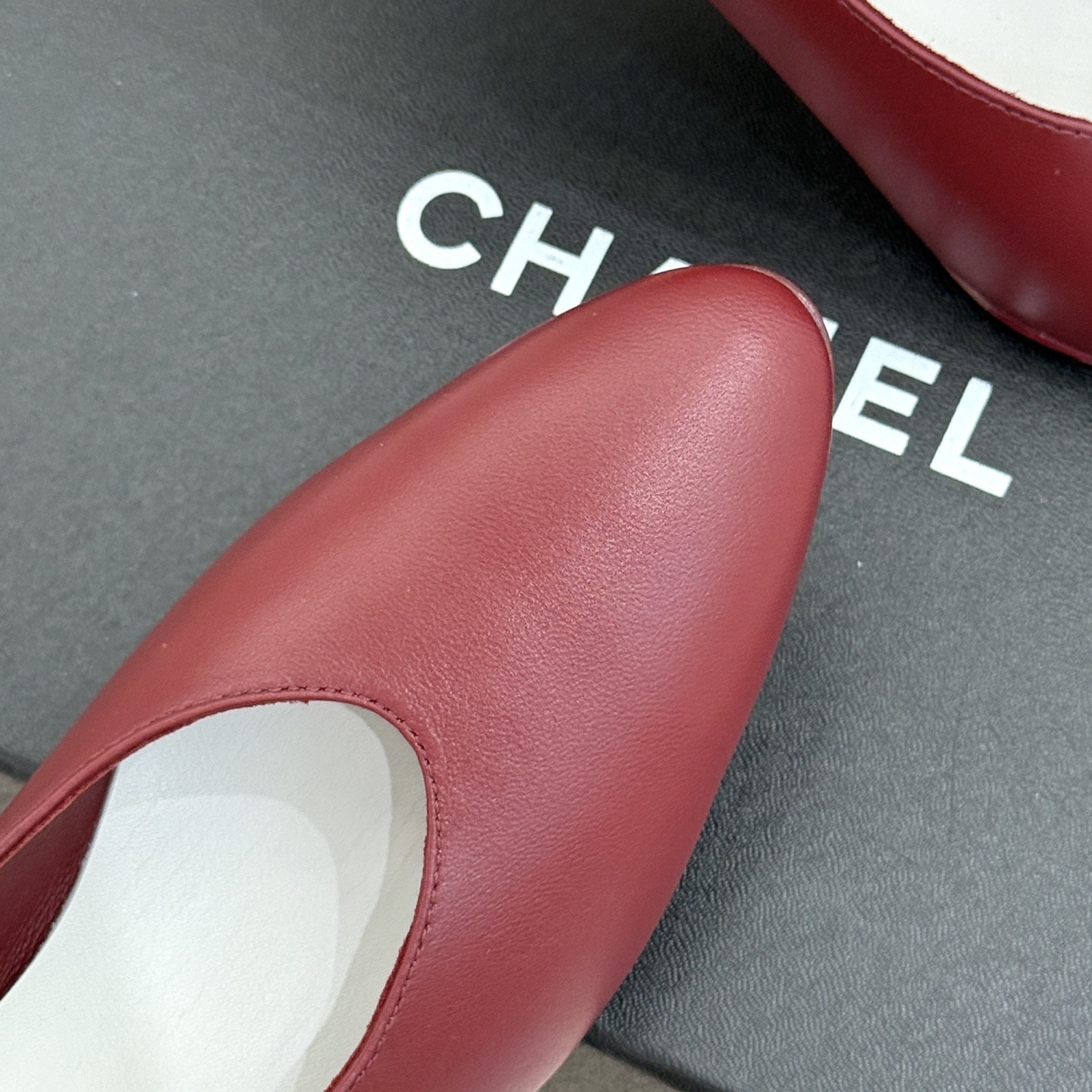 CHANEL Pointed Toe High Heel Pumps in Genuine Calfskin with Lambskin Lining and Italian Leather Sole