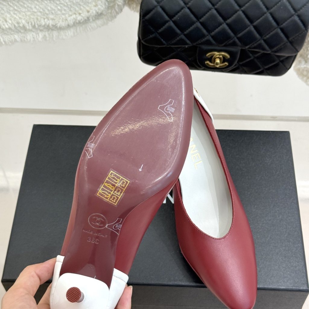 CHANEL Pointed Toe High Heel Pumps in Genuine Calfskin with Lambskin Lining and Italian Leather Sole