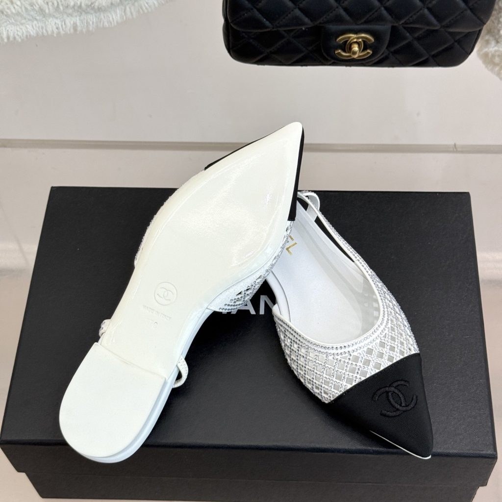 CHANEL Double C Square Toe Glossy Leather Flat Loafers in Genuine Lambskin Italian Suede Sole P