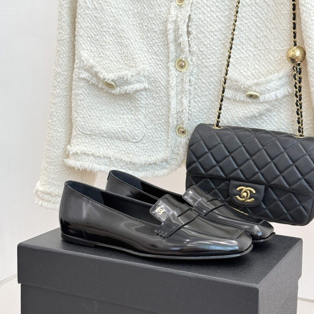 CHANEL Double C Square Toe Glossy Leather Flat Loafers in Genuine Lambskin Italian Suede Sole P