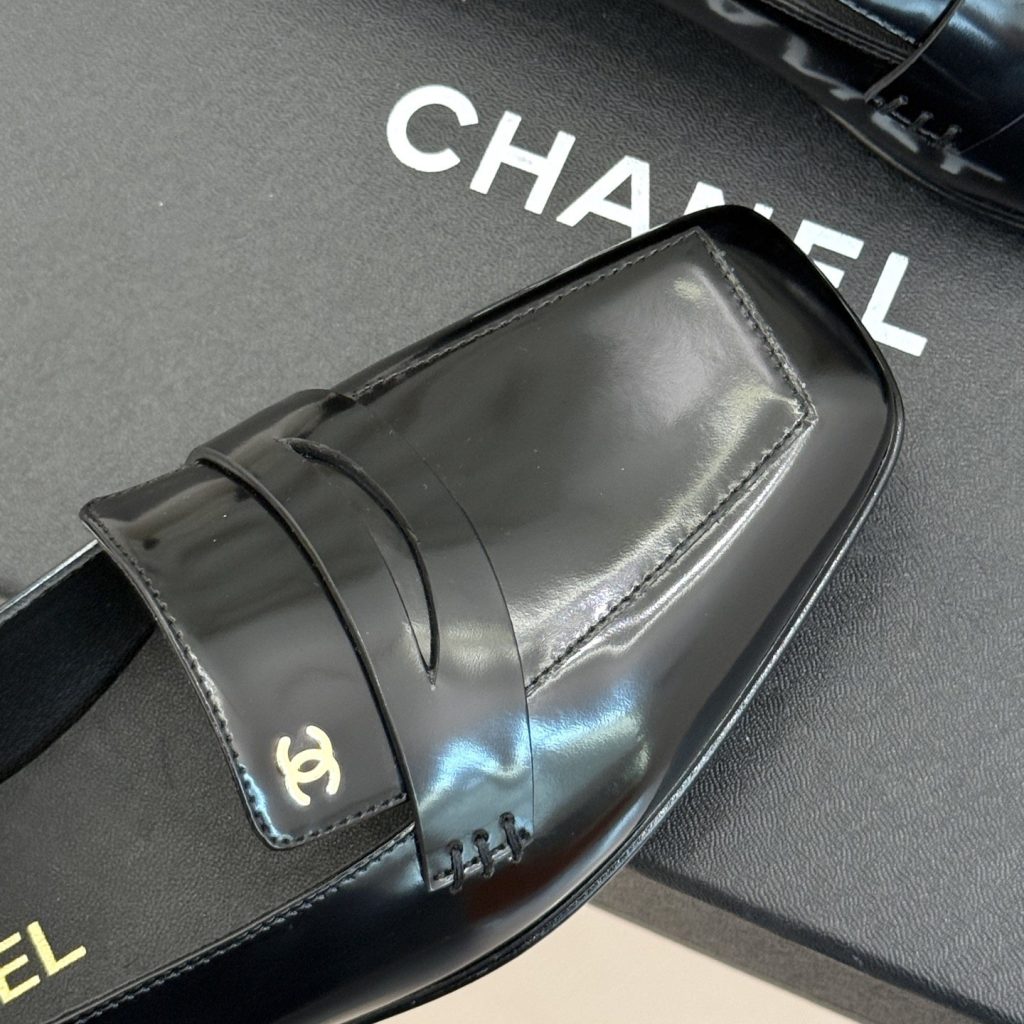 CHANEL Double C Square Toe Glossy Leather Flat Loafers in Genuine Lambskin Italian Suede Sole P