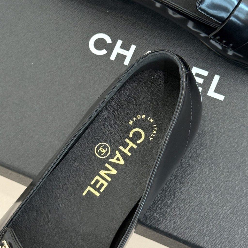 CHANEL Double C Square Toe Glossy Leather Flat Loafers in Genuine Lambskin Italian Suede Sole P