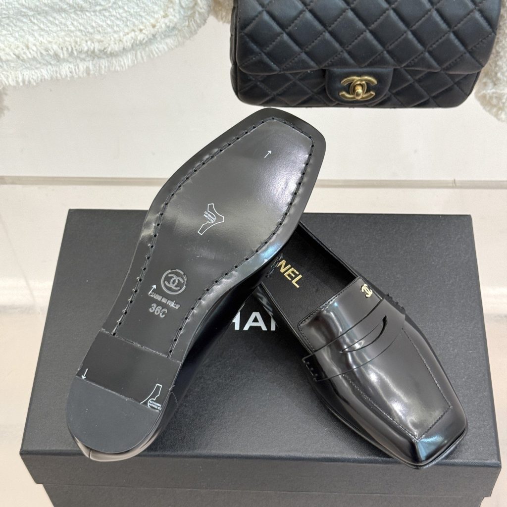 CHANEL Double C Square Toe Glossy Leather Flat Loafers in Genuine Lambskin Italian Suede Sole P