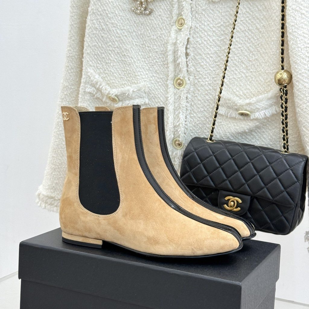 CHANEL Croc-embossed Square Toe Chelsea Boots in Genuine Lambskin Calfskin Lining Italian Leather So