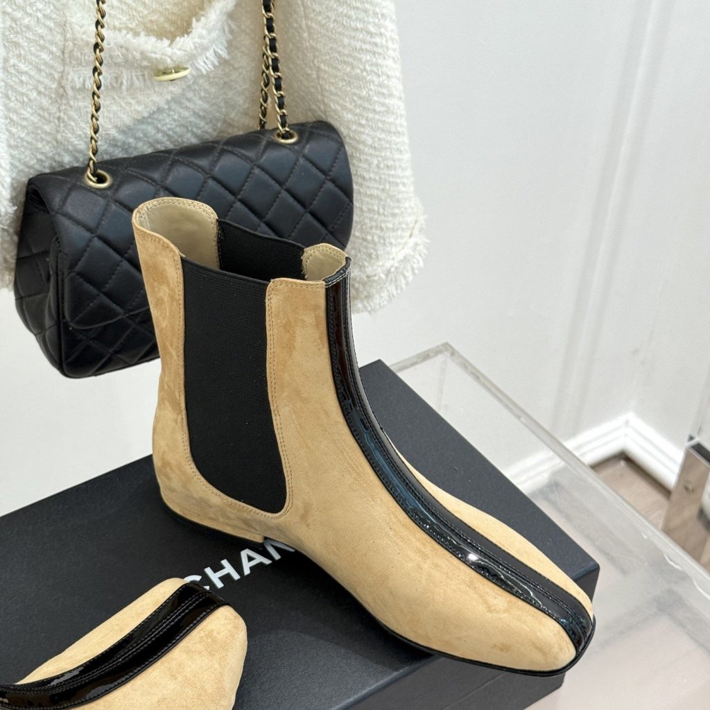 CHANEL Croc-embossed Square Toe Chelsea Boots in Genuine Lambskin Calfskin Lining Italian Leather So