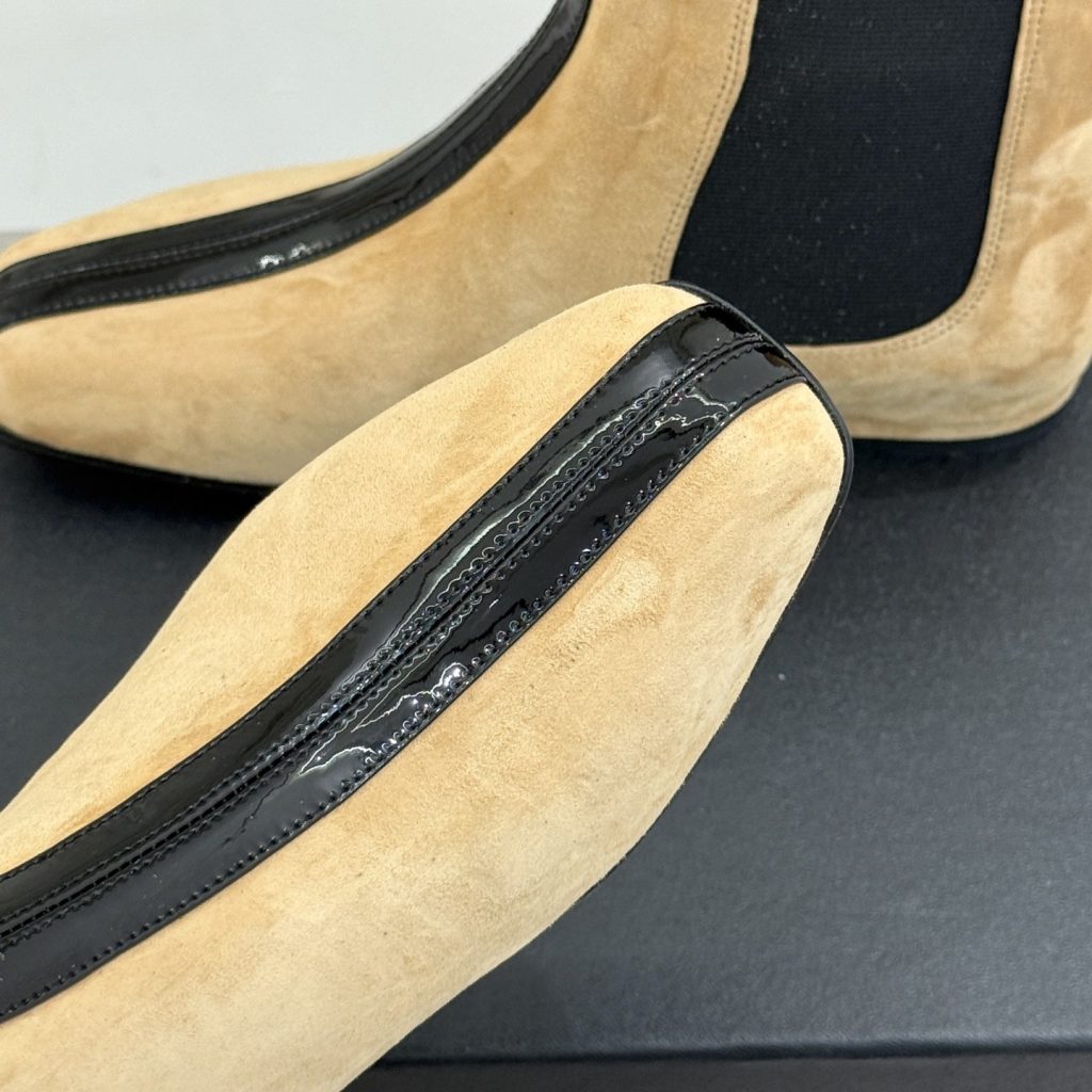 CHANEL Croc-embossed Square Toe Chelsea Boots in Genuine Lambskin Calfskin Lining Italian Leather So