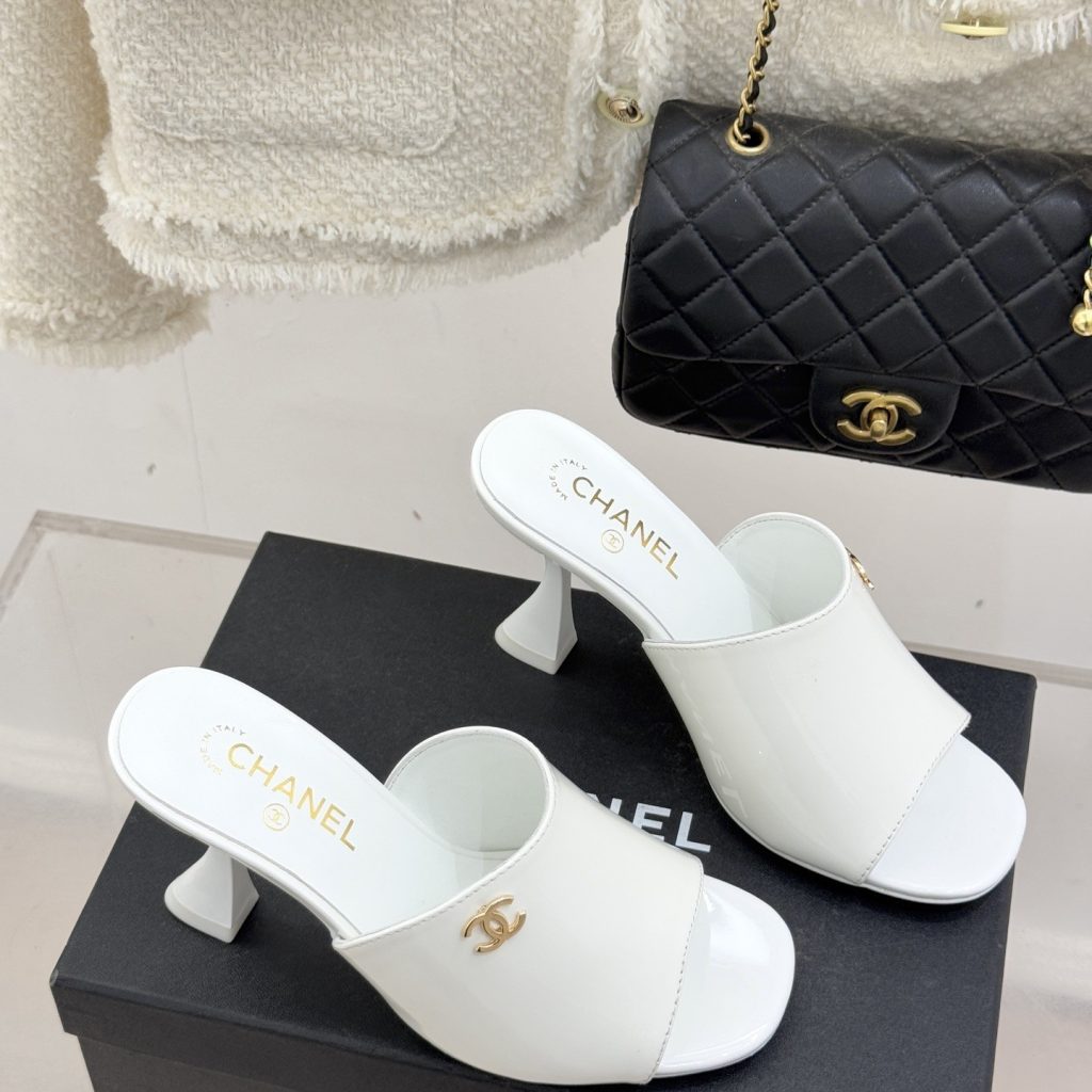 CHANEL Pointed Toe High Heel Pumps in Genuine Calfskin with Lambskin Lining and Italian Leather Sole