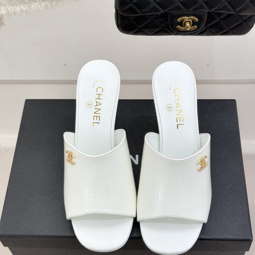 CHANEL Pointed Toe High Heel Pumps in Genuine Calfskin with Lambskin Lining and Italian Leather Sole