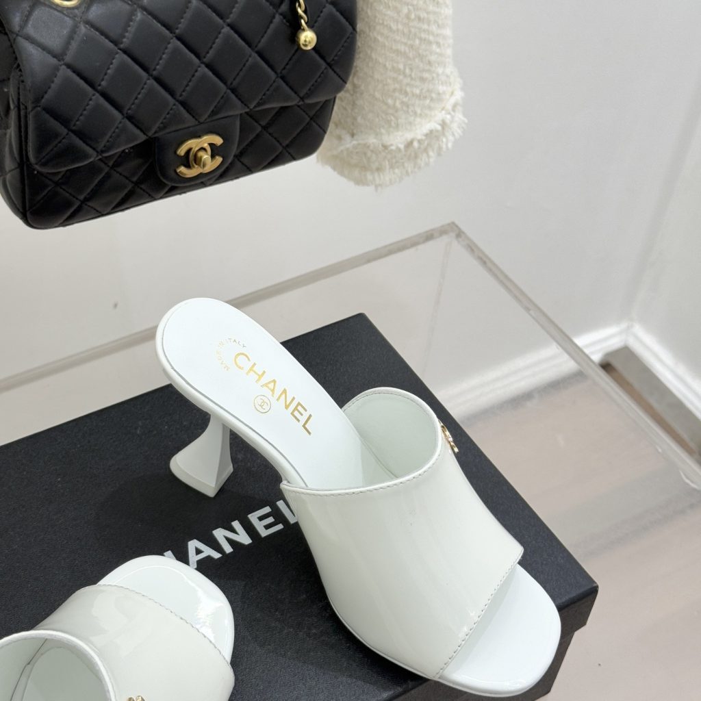 CHANEL Pointed Toe High Heel Pumps in Genuine Calfskin with Lambskin Lining and Italian Leather Sole