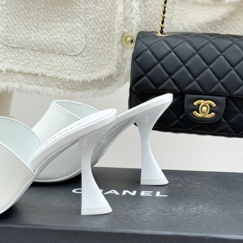 CHANEL Pointed Toe High Heel Pumps in Genuine Calfskin with Lambskin Lining and Italian Leather Sole