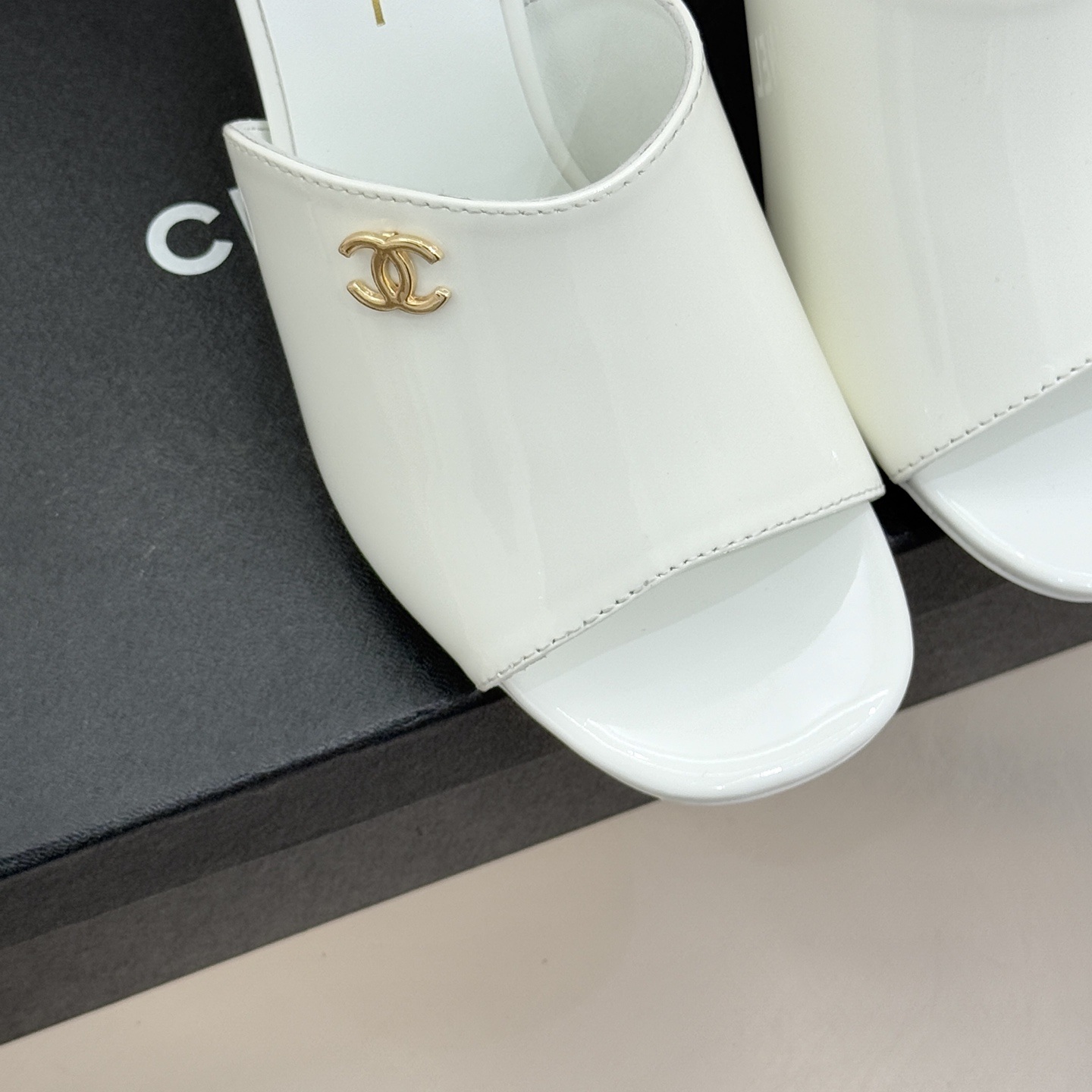 CHANEL Pointed Toe High Heel Pumps in Genuine Calfskin with Lambskin Lining and Italian Leather Sole