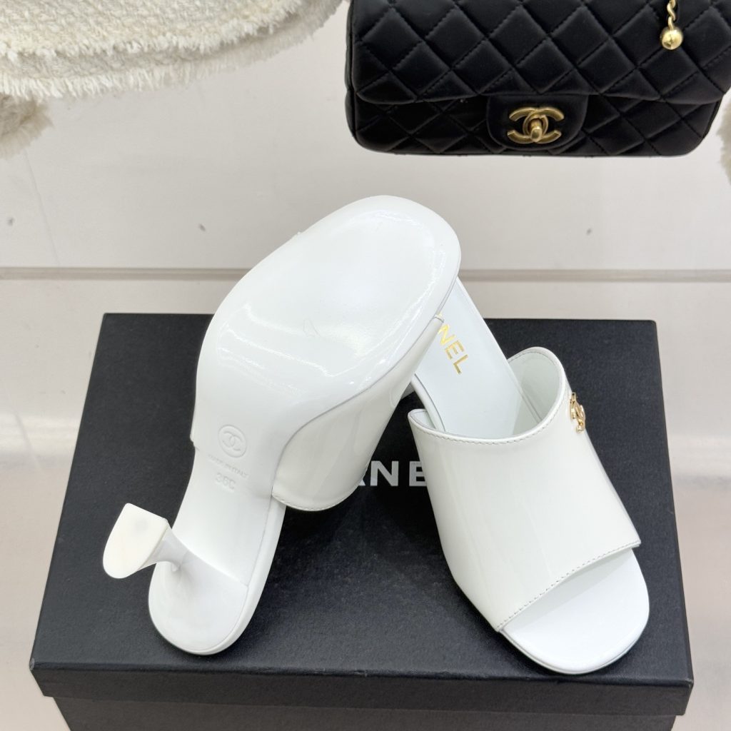 CHANEL Pointed Toe High Heel Pumps in Genuine Calfskin with Lambskin Lining and Italian Leather Sole
