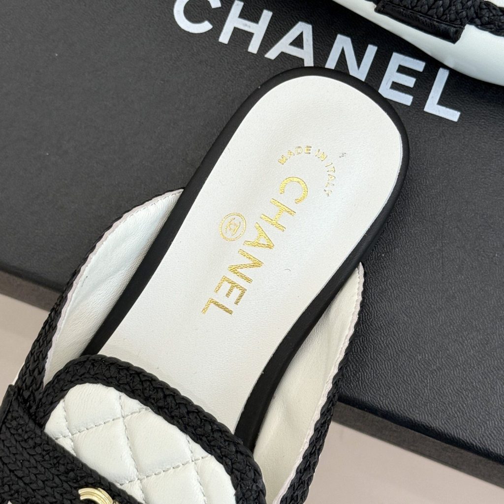 CHANEL Double C Square Toe Glossy Leather Flat Loafers in Genuine Lambskin Italian Suede Sole P