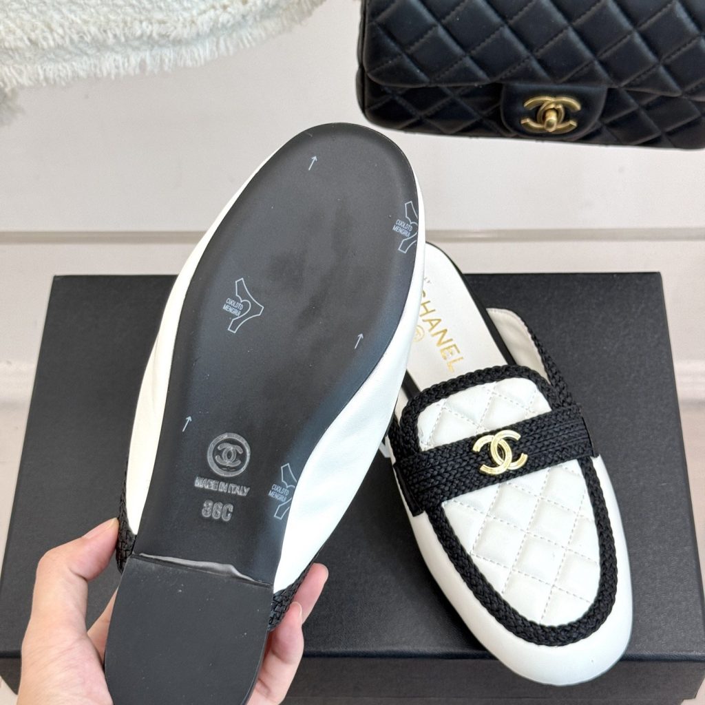 CHANEL Double C Square Toe Glossy Leather Flat Loafers in Genuine Lambskin Italian Suede Sole P