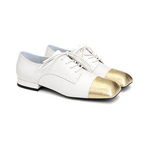CHANEL Pointed Toe High Heel Pumps in Genuine Calfskin with Lambskin Lining and Italian Leather Sole