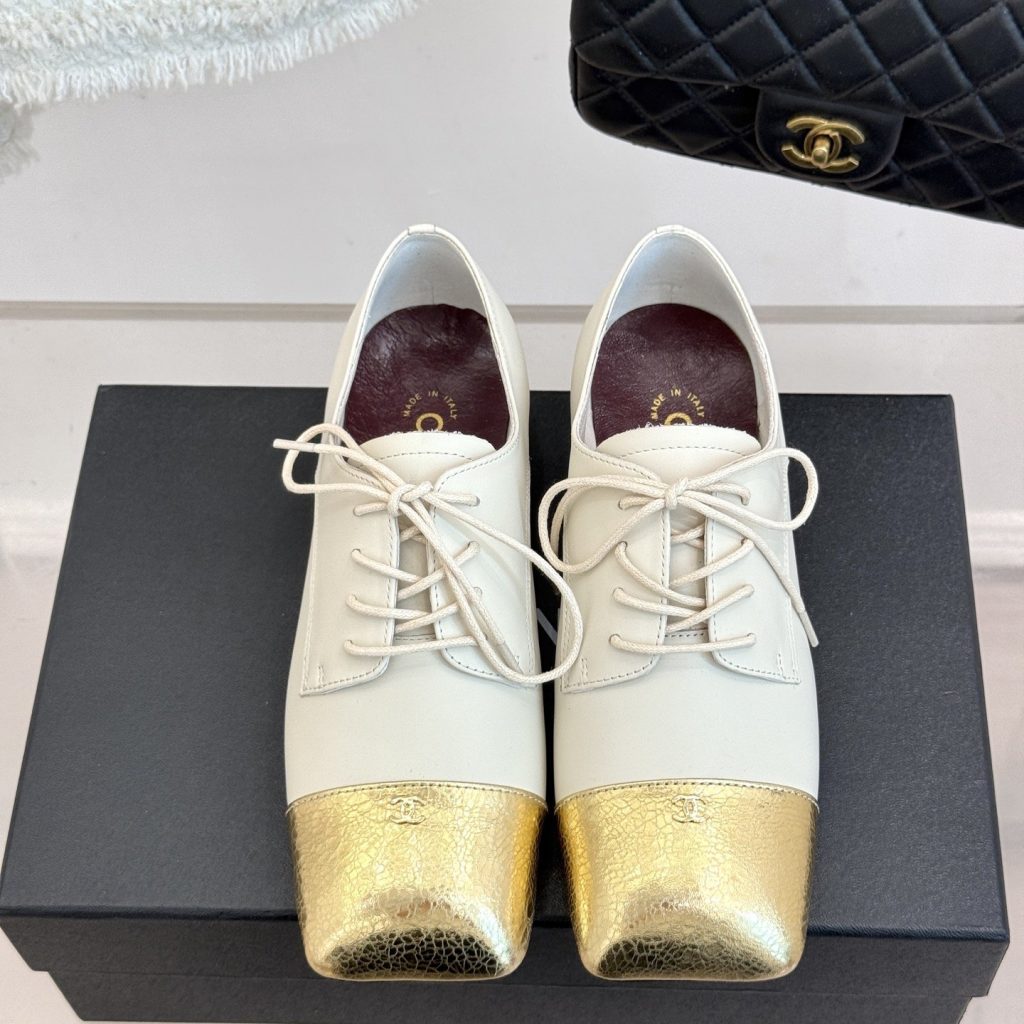 CHANEL Pointed Toe High Heel Pumps in Genuine Calfskin with Lambskin Lining and Italian Leather Sole