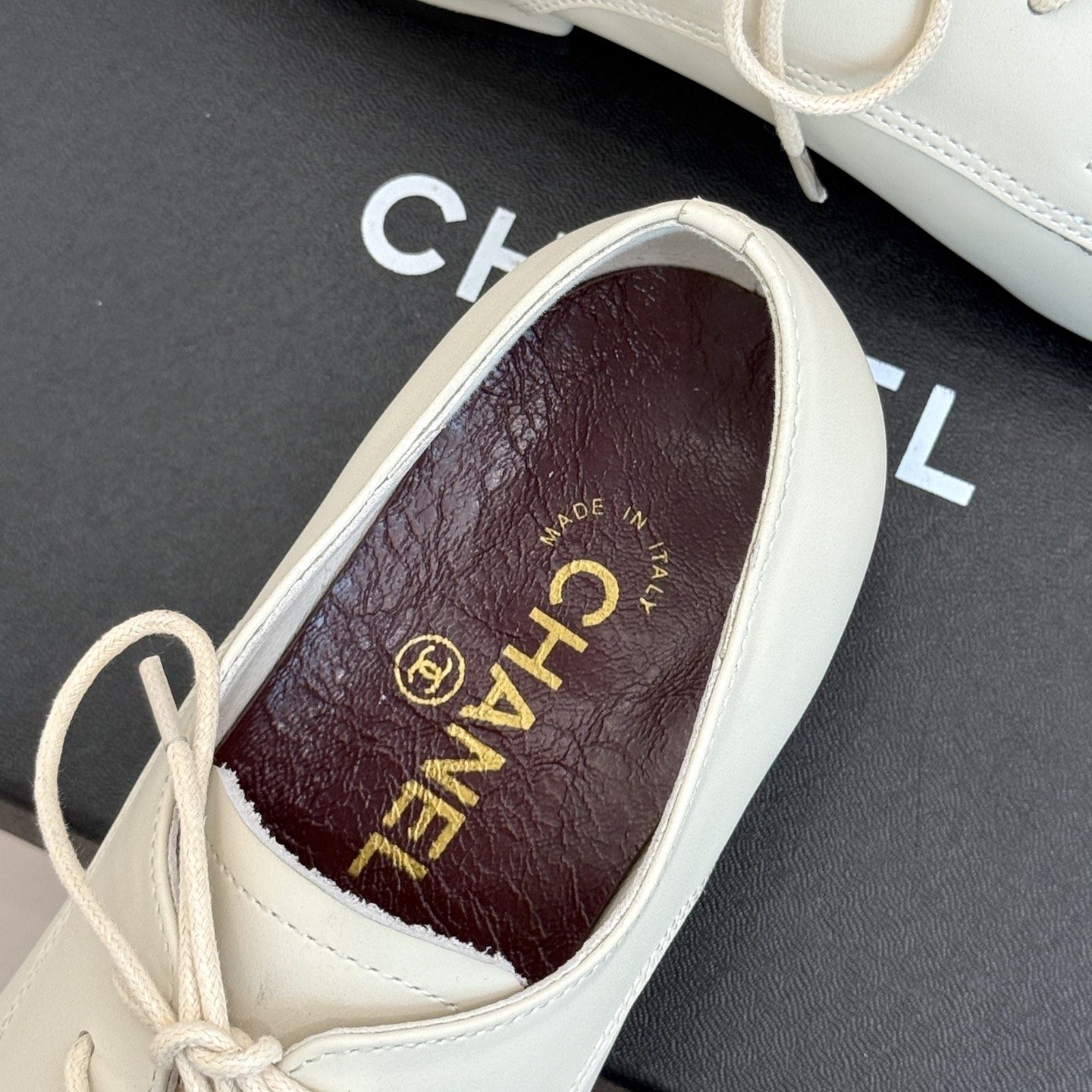 CHANEL Pointed Toe High Heel Pumps in Genuine Calfskin with Lambskin Lining and Italian Leather Sole
