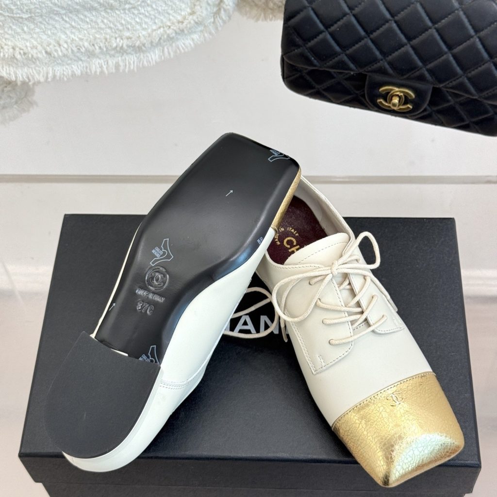 CHANEL Pointed Toe High Heel Pumps in Genuine Calfskin with Lambskin Lining and Italian Leather Sole