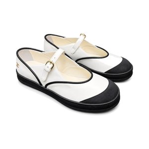CHANEL Low-Top Casual Sneakers in Genuine Calfskin with Lambskin Lining and Italian Leather Sole