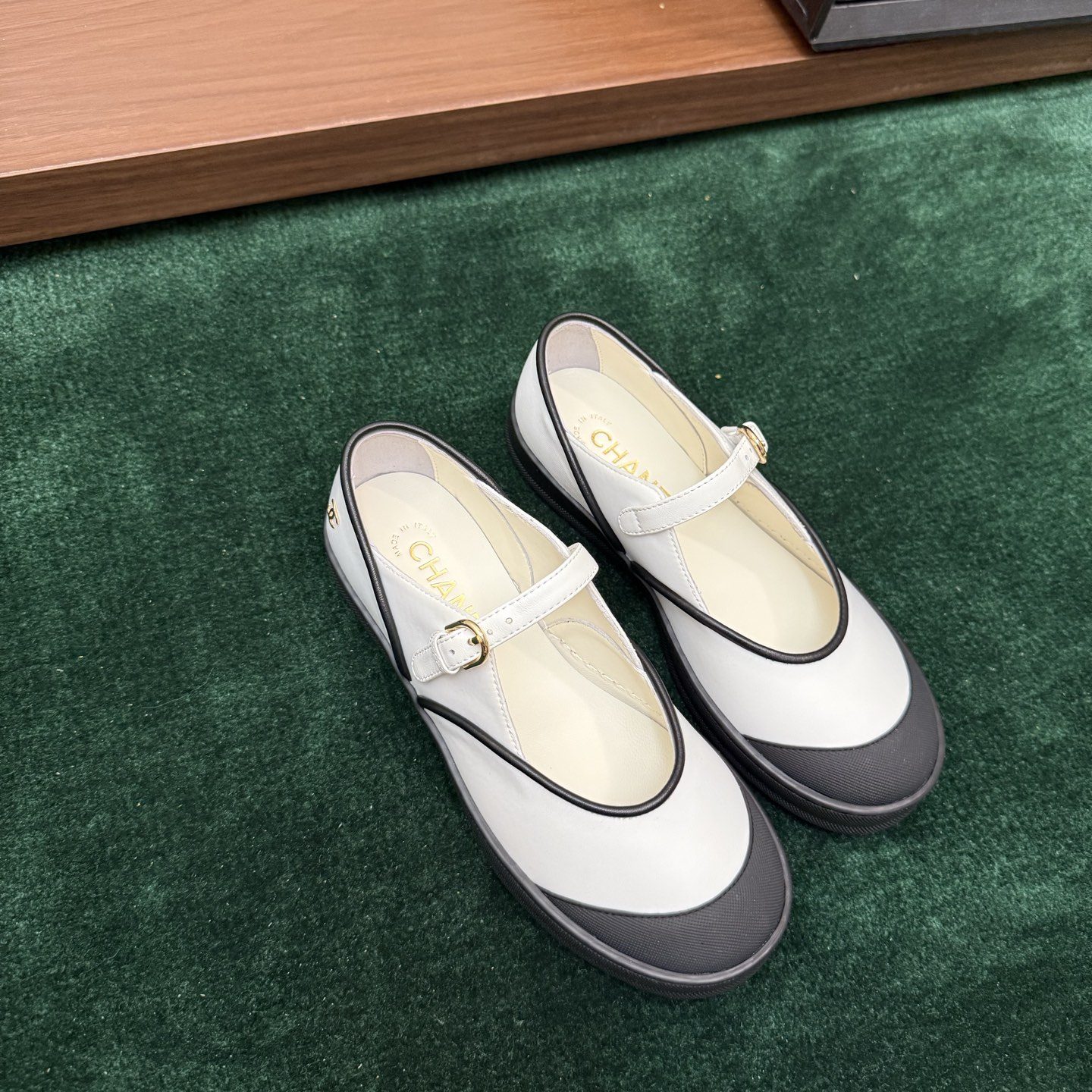 CHANEL Low-Top Casual Sneakers in Genuine Calfskin with Lambskin Lining and Italian Leather Sole