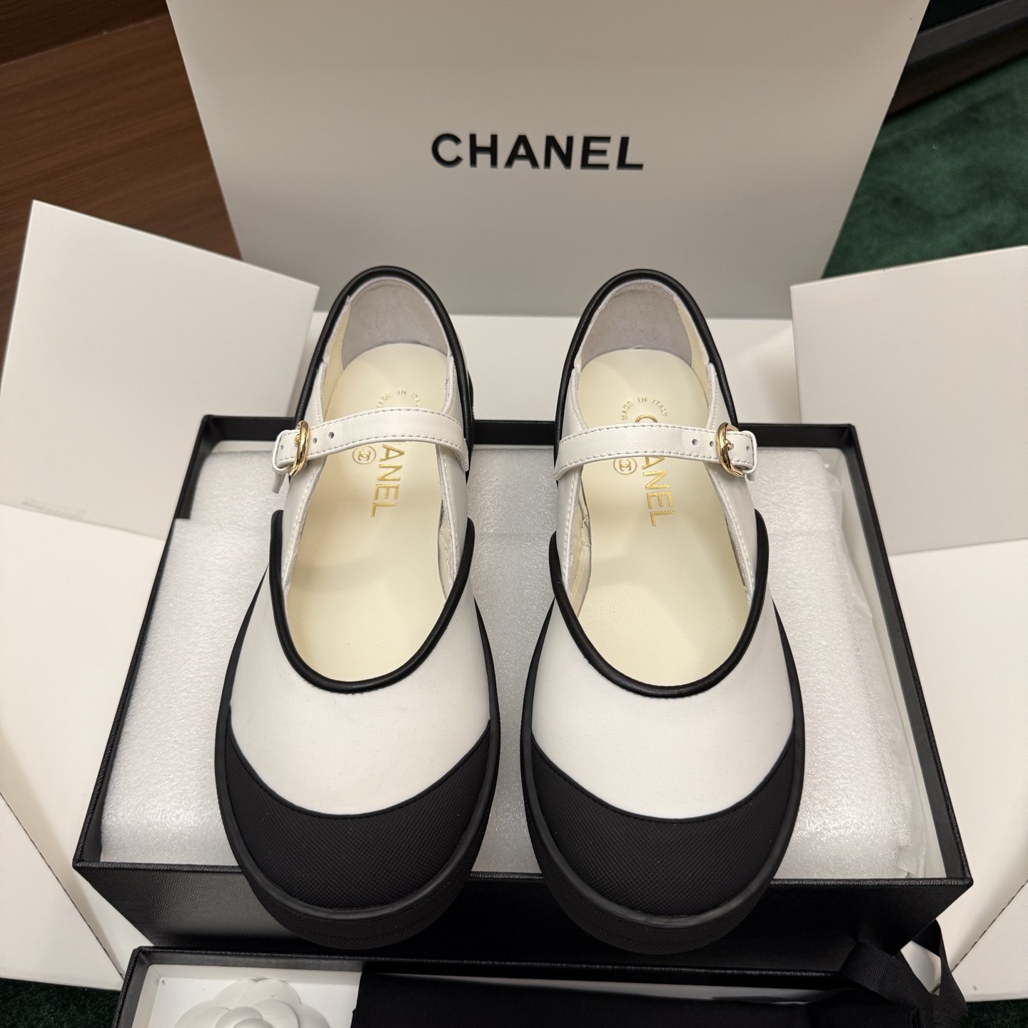 CHANEL Low-Top Casual Sneakers in Genuine Calfskin with Lambskin Lining and Italian Leather Sole