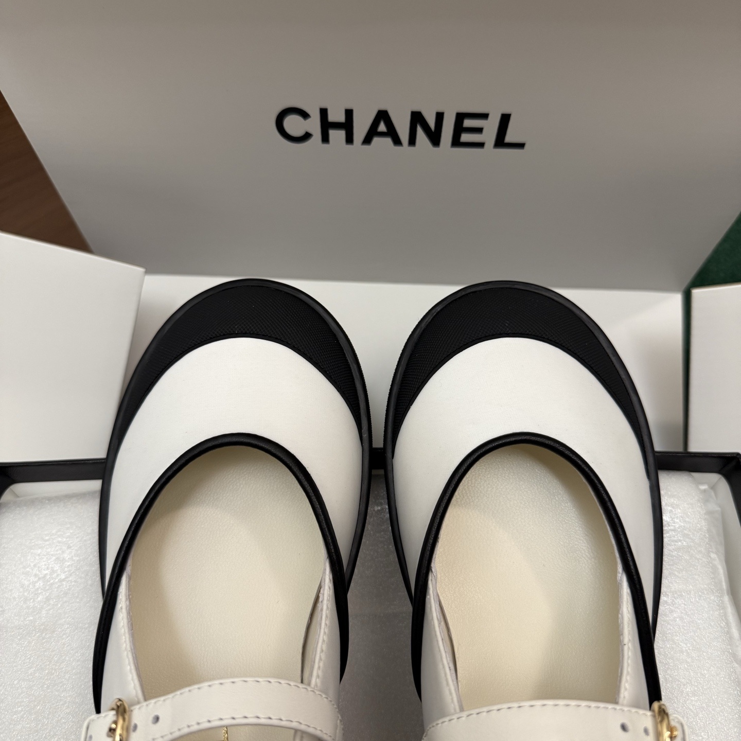 CHANEL Low-Top Casual Sneakers in Genuine Calfskin with Lambskin Lining and Italian Leather Sole