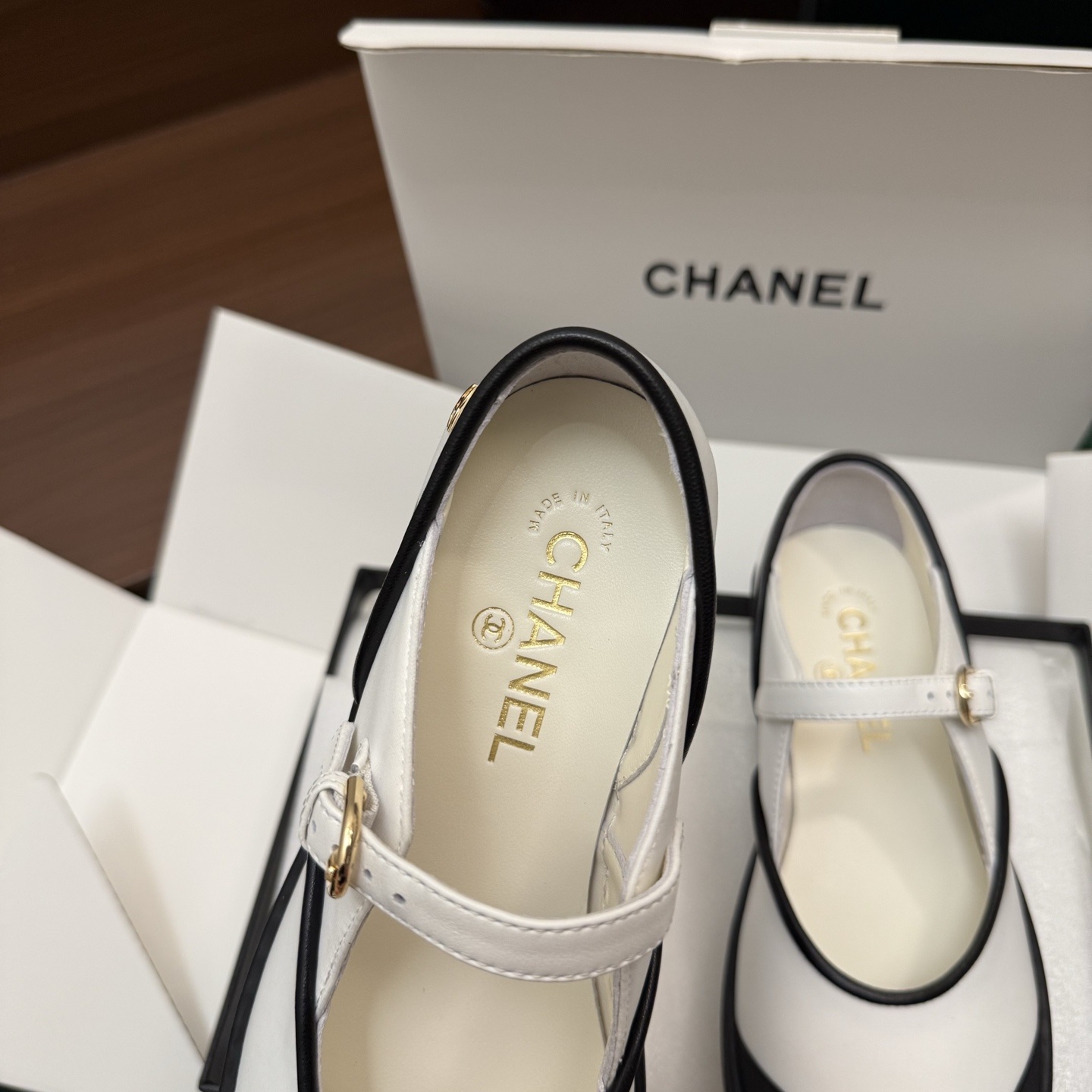 CHANEL Low-Top Casual Sneakers in Genuine Calfskin with Lambskin Lining and Italian Leather Sole