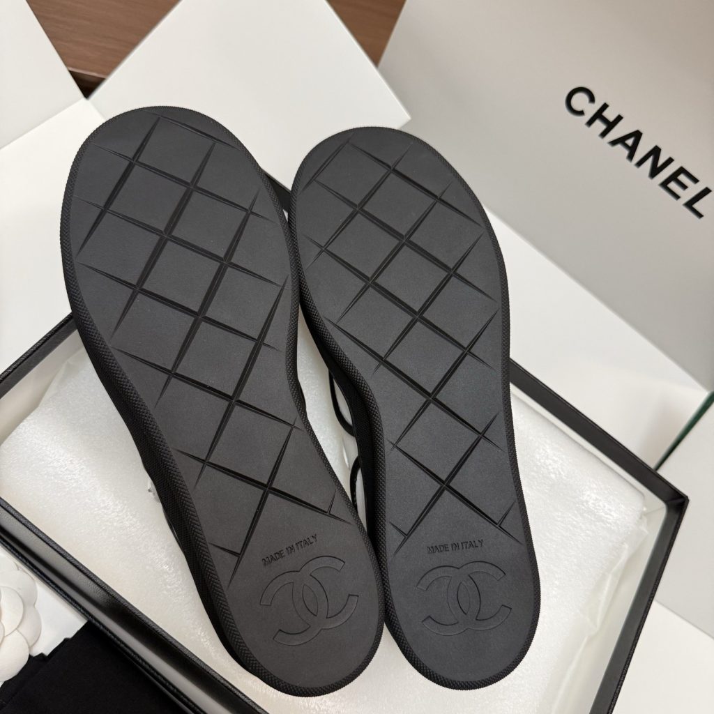 CHANEL Low-Top Casual Sneakers in Genuine Calfskin with Lambskin Lining and Italian Leather Sole