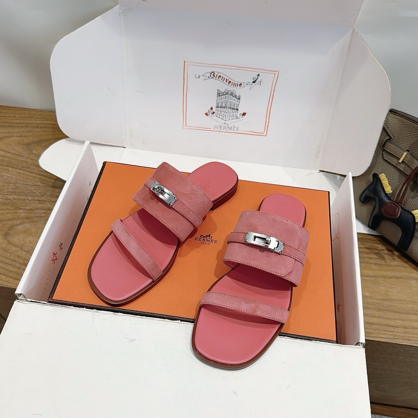HERMES Low-Top Casual Sneakers in Genuine Calfskin with Lambskin Lining and Italian Leather Sole