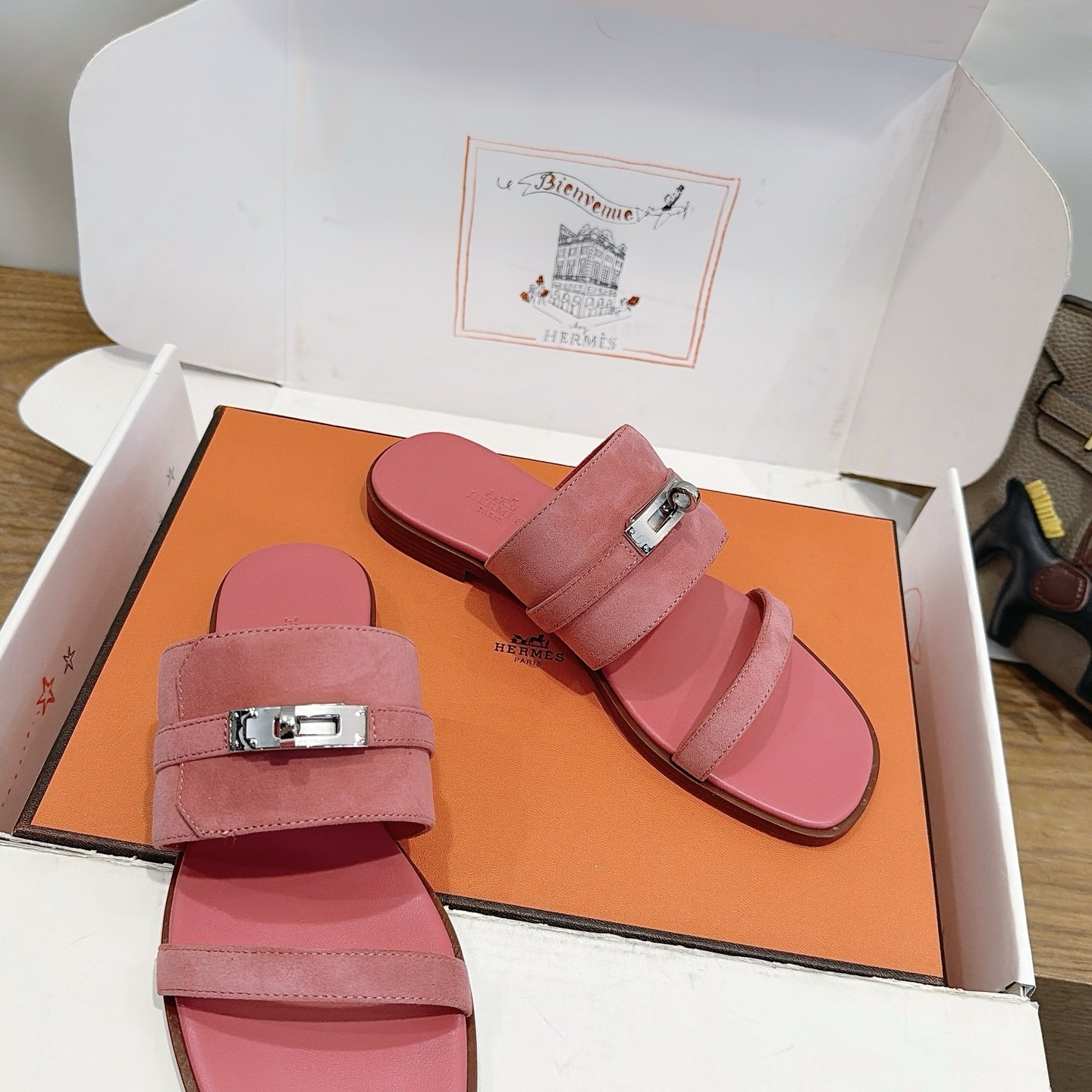 HERMES Low-Top Casual Sneakers in Genuine Calfskin with Lambskin Lining and Italian Leather Sole