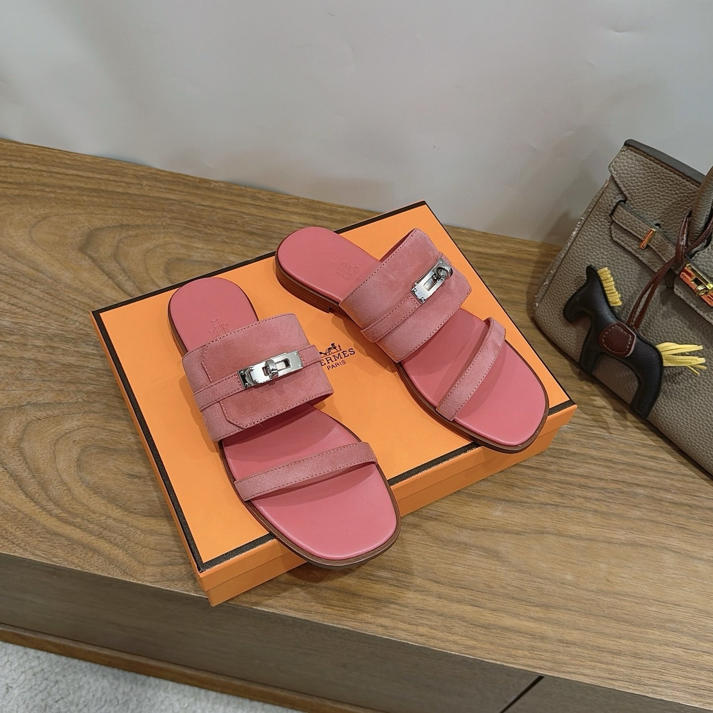 HERMES Low-Top Casual Sneakers in Genuine Calfskin with Lambskin Lining and Italian Leather Sole