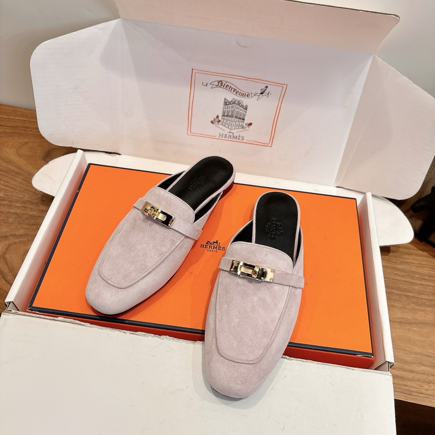 HERMES Low-Top Casual Sneakers in Genuine Calfskin with Lambskin Lining and Italian Leather Sole