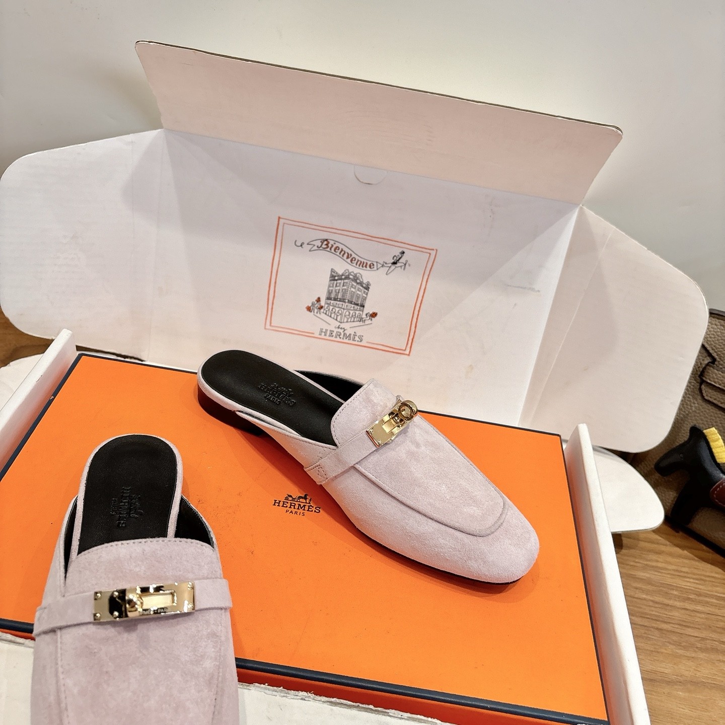 HERMES Low-Top Casual Sneakers in Genuine Calfskin with Lambskin Lining and Italian Leather Sole